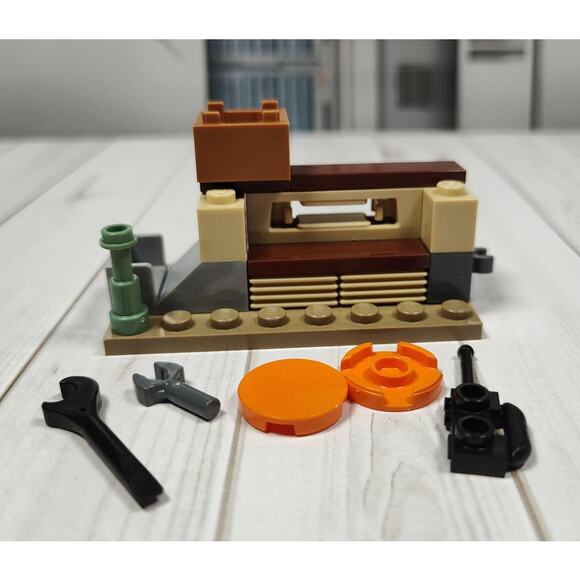 LEGO Disney Buzz Lightyear Disc Launcher + 2 Discs, Walkie, 2 Wrenches 76830 - Picture 1 of 7